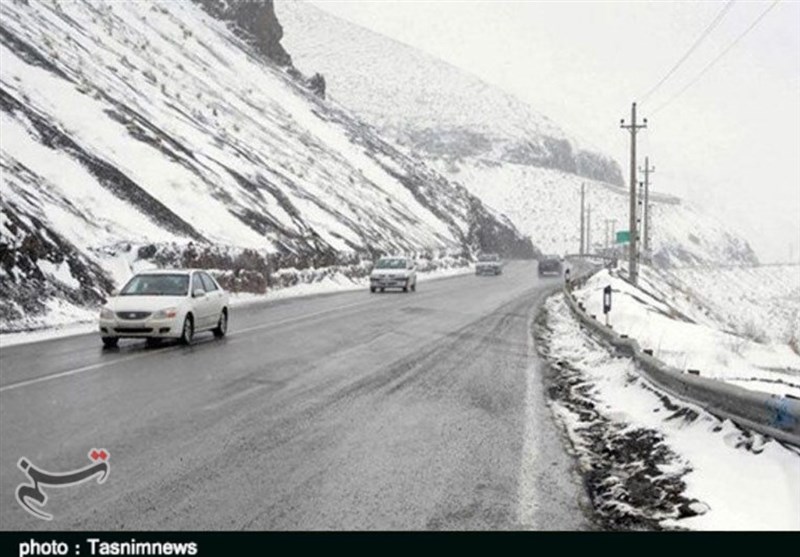 راهداران به 561 خودروی گرفتار کولاک در محورهای مواصلاتی استان کرمانشاه امدادرسانی کردند