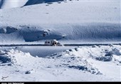 برف و کولاک محور کندوان را بست/ 100 خودرو در برف گرفتار شدند