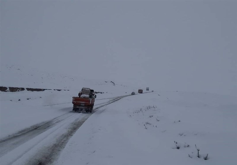 وضعیت راه‌های کشور؛ بارش برف و باران در جاده‌های 22 استان/ترافیک سنگین در برخی محورها