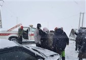 هلال احمر استان فارس به بیش از 5000 نفر در سیلاب و برف امدادرسانی کردند