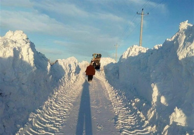 راه ارتباطی 120 روستا و 2 گردنه در کوهرنگ به دلیل بارش برف مسدود شد