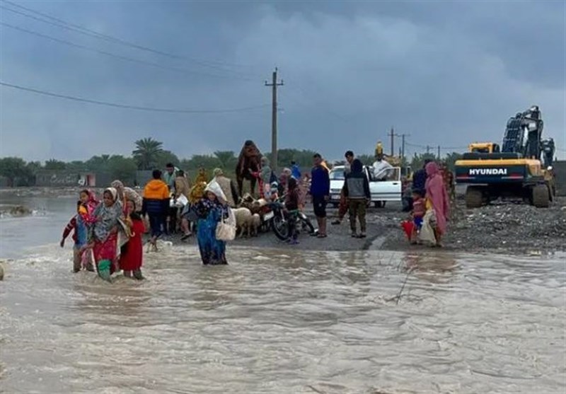 Villages Evacuated in Southern Iran After Water Cascades over Dam (+Video)