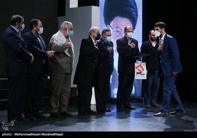 تجلیل از برگزیدگان در اختتامیه نخستین جشنواره ملی ترجمان فتح