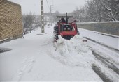 یک محور روستایی در کرمانشاه مسدود است/ امدادرسانی به 26 خودروی گرفتار در برف