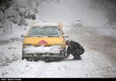 محور توره- زالیان در استان مرکزی براثر بارش برف مسدود شد