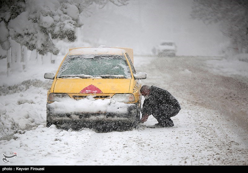 محور توره- زالیان در استان مرکزی براثر بارش برف مسدود شد