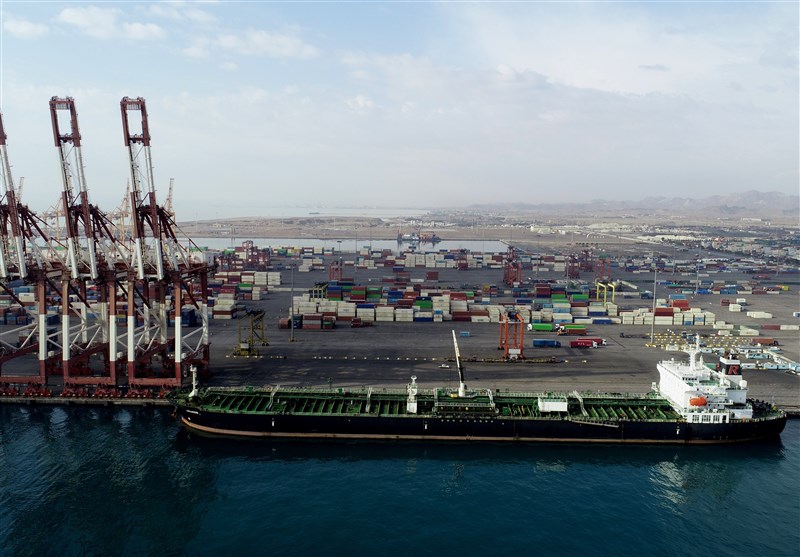پهلودهی بزرگ‌ترین کشتی حامل روغن نباتی در بندر شهید رجایی