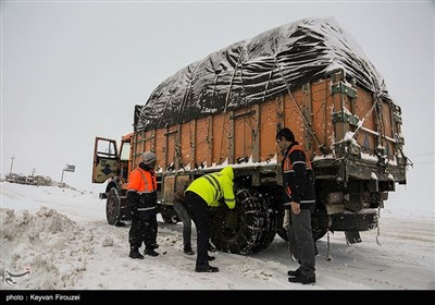 Police, Traffic Crews Providing Relief Operations In Kermanshah After Heavy Snowfall