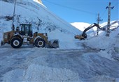 برف و کولاک 160 راه روستایی استان قزوین را مسدود کرد / ارتفاع برف به نیم‌متر رسید