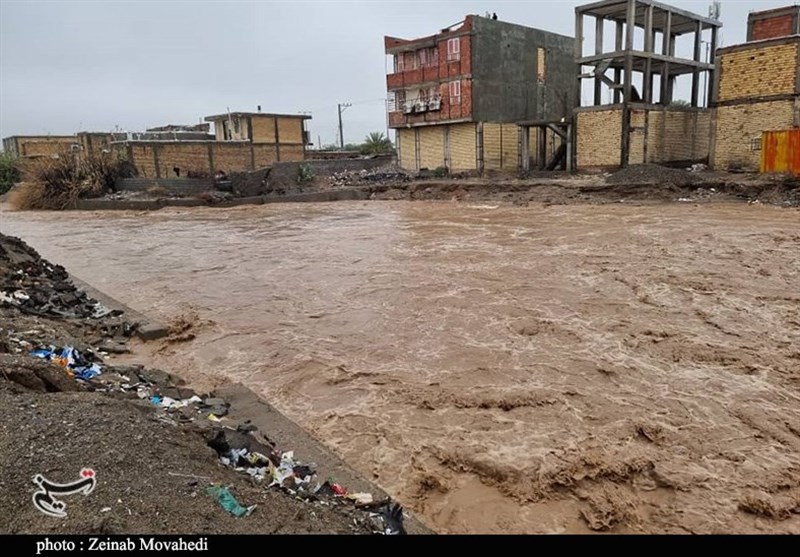 گزارش تسنیم از مناطق سیل‌زده کرمان| راه 290 روستای رودبار جنوب مسدود شد/ زمین‌های کشاورزی کاملا زیر آب رفت‌/ سیلاب جیرفت را دربر گرفت + فیلم