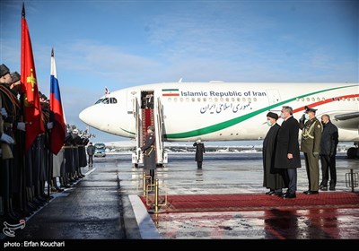 وصول رئیس الجمهوریة الى مطار موسکو ( تقریرمصور )
