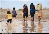 450 تن اقلام غذایی بین سیل‌زدگان استان کرمان توزیع شد