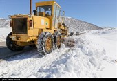 بارش سنگین برف راه ارتباطی 1266 روستای لرستان را مسدود کرد
