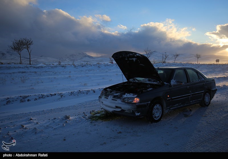 160 مسافر گرفتار در برف و کولاک خراسان رضوی نجات یافتند/جاده‌ها برفی و یخ زده است