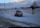 پایش صبحگاهی معابر و نانوایی‌های استان ایلام بعد از بارش سنگین برف انجام شد + فیلم