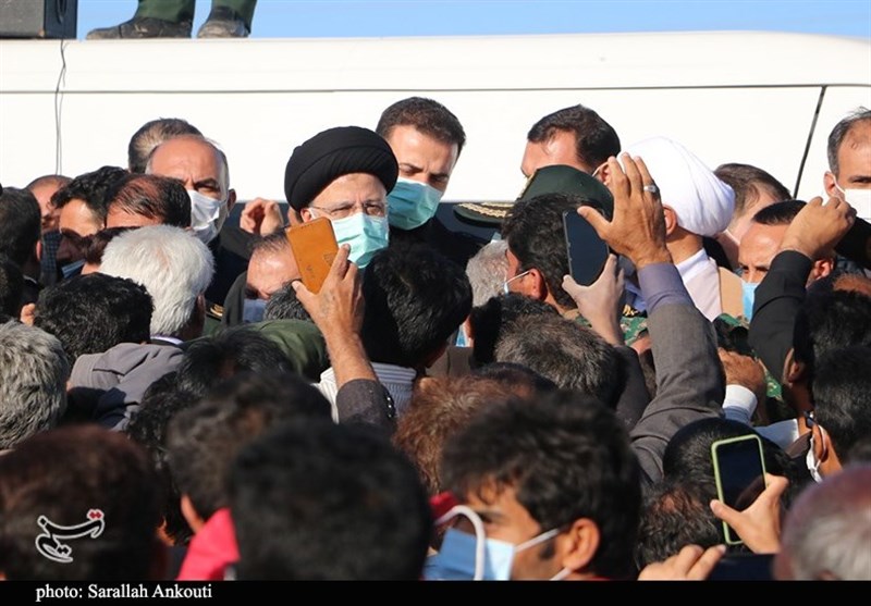 حضور رئیس جمهور در بین مردم سیل‌زده جنوب استان کرمان به روایت تصویر