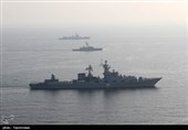 السفن الصینیة والروسیة تدخل المیاه الإیرانیة للمشارکة فی مناورات الحزام الأمنی ​​البحری