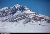 وزش باد و کولاک برف در مناطق مرتفع مهمان اصفهان؛ دما کاهش می یابد