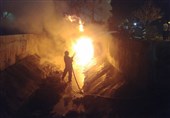 آتش‌سوزی ورودی یک تونل فاضلاب در جنوب تهران + فیلم