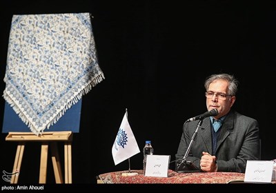 علی داوودی شاعر در افتتاحیه جشنواره ملی شعر نیکوکاری