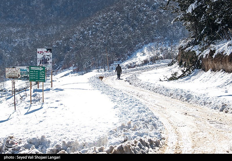 جاده کیاسر به سمنان همچنان مسدود است
