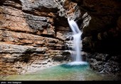 این آبشار در حدود 115 متر ارتفاع لقب بلندترین آبشار فصلی خاورمیانه را به خود اختصاص داده است و تنها بارش فراوان موجب جان گرفتن این ابشار فصلی می باشد .