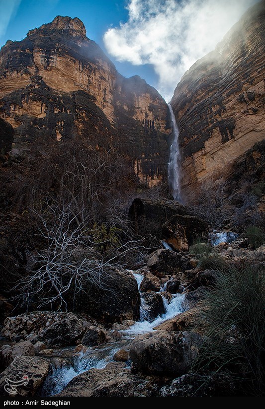 آبشار در حدود 115 متر ارتفاع لقب بلندترین آبشار فصلی خاورمیانه را به خود اختصاص داده است و تنها بارش فراوان موجب جان گرفتن این ابشار فصلی می باشد .