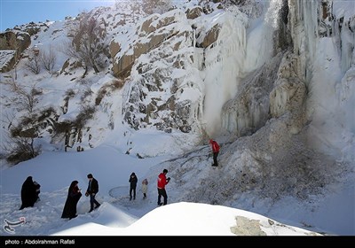 طبیعت زمستانی آبشار گنجنامه همدان