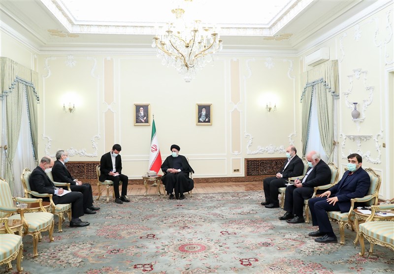 آیة الله رئیسی : طهران تولی اهمیة بالغة لتعزیز علاقاتها مع الجزائر