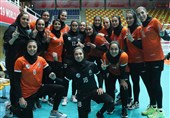 لیگ برتر والیبال زنان| پیروزی سایپا در جدال مدعیان قهرمانی/ رونمایی از چهره 4 تیم نیمه نهایی