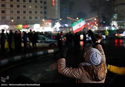 شادی مردم تهران پس از صعود تیم ملی فوتبال به جام جهانی 2022