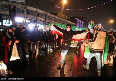 شادی مردم تهران پس از صعود تیم ملی فوتبال به جام جهانی - 2