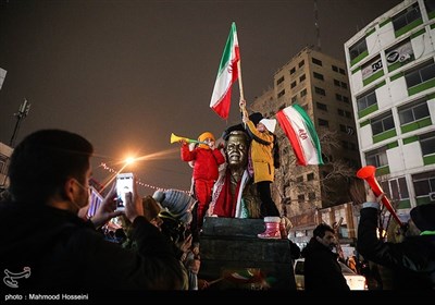 Iranians Rejoice at National Team’s Qualification for FIFA World Cup