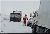 امدادرسانی به 400 خودروی گرفتار در برف در چهارمحال و بختیاری + تصاویر