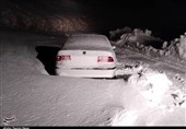 سرنشینان 18 خودروی گرفتار در برف و کولاک در سمنان نجات یافتند