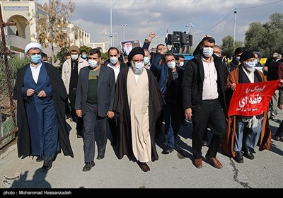 آیت‌الله سید احمد خاتمی در راهپیمایی نمازگزاران تهرانی در اعتراض به جنایات ائتلاف سعودی‌ در یمن 