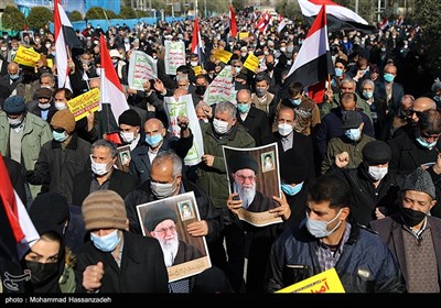 راهپیمایی نمازگزاران تهرانی در اعتراض به جنایات ائتلاف سعودی‌ در یمن 