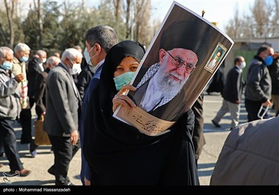 راهپیمایی نمازگزاران تهرانی در اعتراض به جنایات ائتلاف سعودی‌ در یمن 