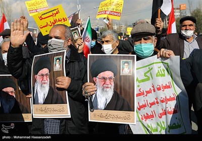 راهپیمایی نمازگزاران تهرانی در اعتراض به جنایات ائتلاف سعودی‌ در یمن