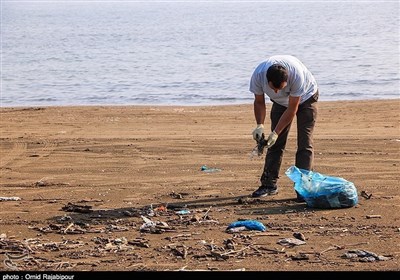 انباشت زباله یادگار گردشگران در جزیره هرمز؛ حمایت از خلیج فارس را در عمل هم دنبال کنیم
