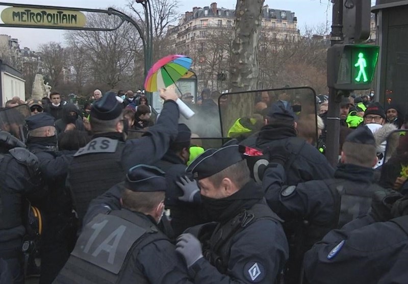 Scuffles Erupt at Yellow Vests Rally in Paris (+Video)