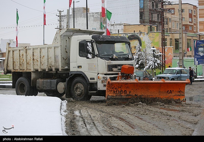 بارش برف در استان اردبیل سبب آماده‌باش دستگاه‌های اجرایی شد