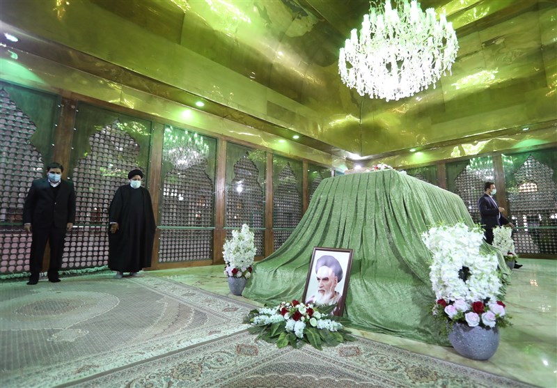 Iranian President, Ministers Renew Allegiance to Imam Khomeini’s Aspirations