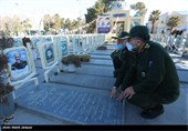 تجدید میثاق سردار سلیمانی با شهدا در گلستان شهدای اصفهان به روایت تصویر