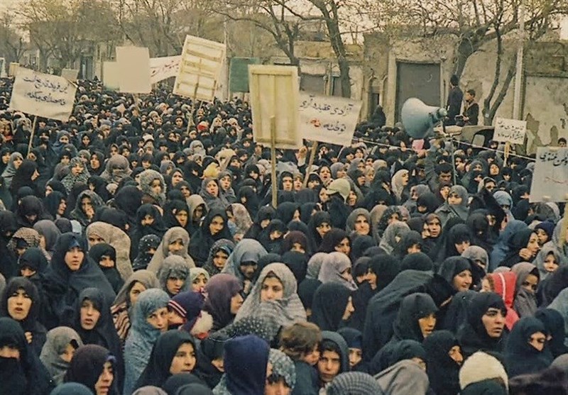 بازخوانی قیام مردم شیراز در 22 بهمن 57| درگیری شدید مسلحانه و تسخیر مرکز شهربانی‌ها/ روزی که مردم سنگ تمام گذاشتند