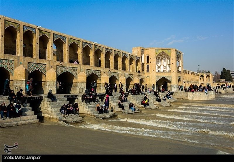 هشدار اعضای شورای شهر اصفهان به تعرض به بستر زاینده‌رود/ ویژه‌خواران به تصاحب حریم رودخانه روی آورده‌اند