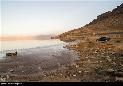 با توجه به بارندگی های اخیر در اقلیم این استان بخشی از آن از وضعیت خشک خارج و آبگیری شد.