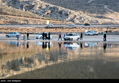 با توجه به بارندگی های اخیر در اقلیم این استان بخشی از آن از وضعیت خشک خارج و آبگیری شد.