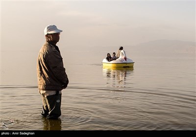 با توجه به بارندگی های اخیر در اقلیم این استان بخشی از آن از وضعیت خشک خارج و آبگیری شد.