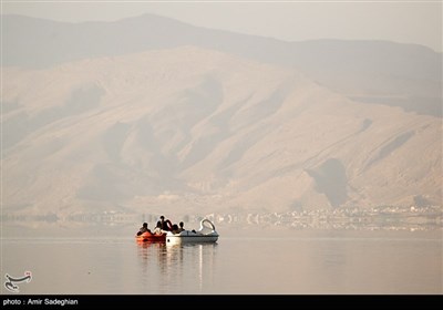 با توجه به بارندگی های اخیر در اقلیم این استان بخشی از آن از وضعیت خشک خارج و آبگیری شد.